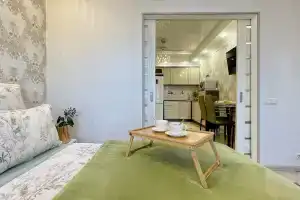 Квартира у моря с отдельной спальней и балконом, Сочи