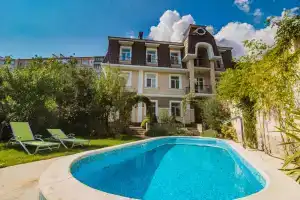 Каштановый особняк, Ялта