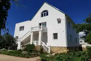 Гостевой дом «Белый», Штормовое