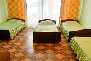 Четырёхместный номер эконом с видом на горы, Лазаревское