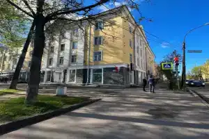 Просторная квартира с раздельными комнатами в сердце Пскова