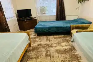 Теплый дом с двумя комнатами и кухней на компанию до 8 гостей