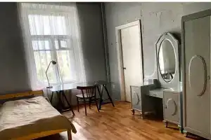 Уютная атмосферная комната в старом Питерском доме