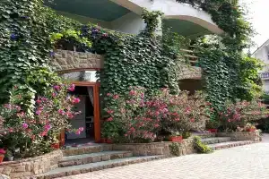 Гостевой дом «Бунгало у Романа», Судак