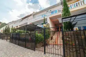 Гостевой дом «Лазурный берег», Алушта