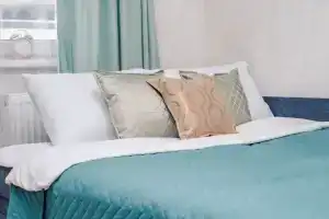 Уютная студия в новом доме с красивым видом из окна