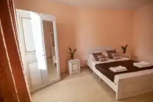 Двухместный номер с 1 кроватью стандарт с видом на город, Вардане