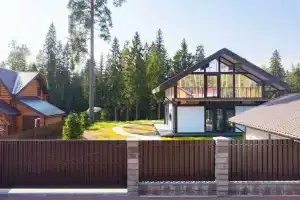 Дом с Панорамным Видом на Лес