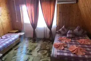 Трёхместный номер 3-х местный «Стандарт улучшенный» с балконом, Лоо