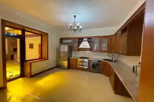 Дом на берегу моря, Махачкала