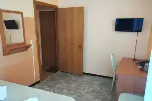 Четырёхместный номер стандарт с видом на горы, Туапсе