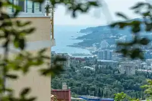 Отель «Над Ялтой», Ялта