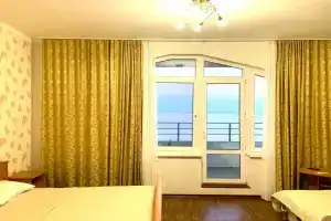 Квартира на берегу моря, Отрадное