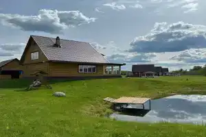 Уютный коттедж на берегу реки Milana Village, Опочка