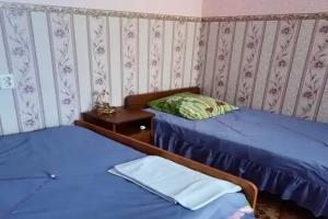 Трёхместный номер эконом класса с кондиционером с июня по сентябрь, Анапа