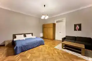 Unique, Тбилиси