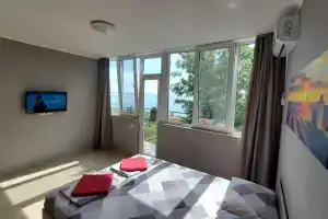 Апартамент с видом на море и балконом, Ливадия