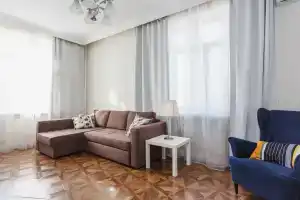 Апартамент с французским балконом, Москва
