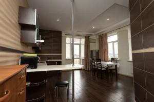 Просторная 3-комнатная квартира с видом на курортную жизнь, Алушта