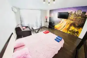 Апартаменты возле ТЦ Триумф с балконом