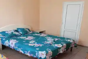 Четырёхместный номер стандарт, Геленджик