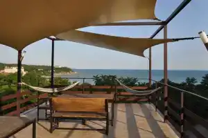 Апартаменты в доме у моря