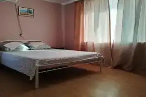 Трёхместный номер с балконом, Песчаный