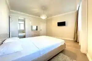 Двухкомнатная квартира с балконом и видом на море на первой линии, Сочи