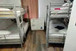 Четырёхместный номер, Москва