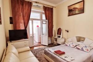 Комната с балконом в старинном доме