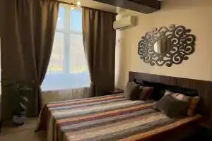 Квартира с балконом и видом на горы в центре - 11 мин до моря