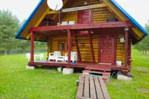 Тихий уголок на берегу озера