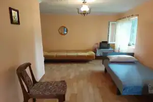 Летний домик, Утес