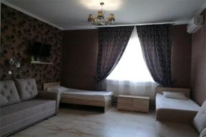 Четырёхместный номер Деловой, Кучугуры