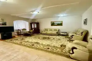Уютная двухэтажная трехкомнатная квартира с евроремонтом, Кисловодск
