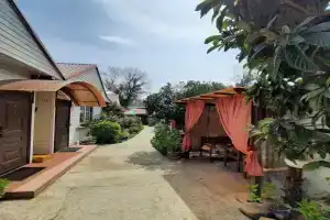 Дом отдыха «Летние домики», Лоо