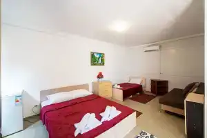 Гостевой дом на Сазонова 10, Ейск