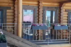 Винни Хаус, Лоо