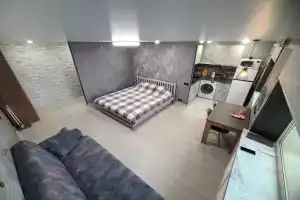 Уютная студия с новым ремонтом в деловом центре города