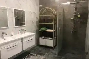 Красивая квартира с большим санузлом, Батуми