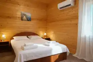 Семейный номер студия классик из кедра у моря, Пересыпь
