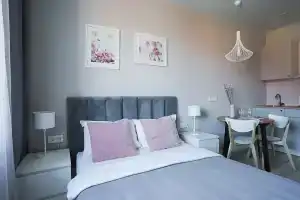 Уютная студия Розовая у озера, Калининград