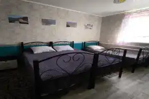 Двухкомнатный дом на семь человек, Тамань