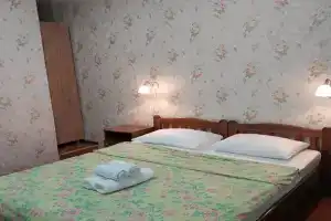 Трёхместный номер люкс с видом на море, Малореченское