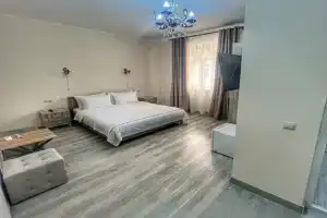 Семейный номер люкс, Очамчира