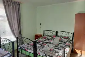 Уютный дом с видом на сад