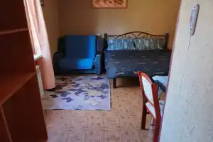 Отдельный номер на троих, Каменномостский