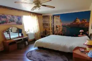 Дом у крепостной стены
