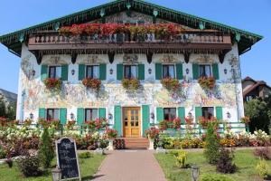 Отель «Муравский тракт», Жданов