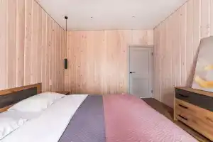 Уютный домик в живописном поселке на Красногвардейском озере